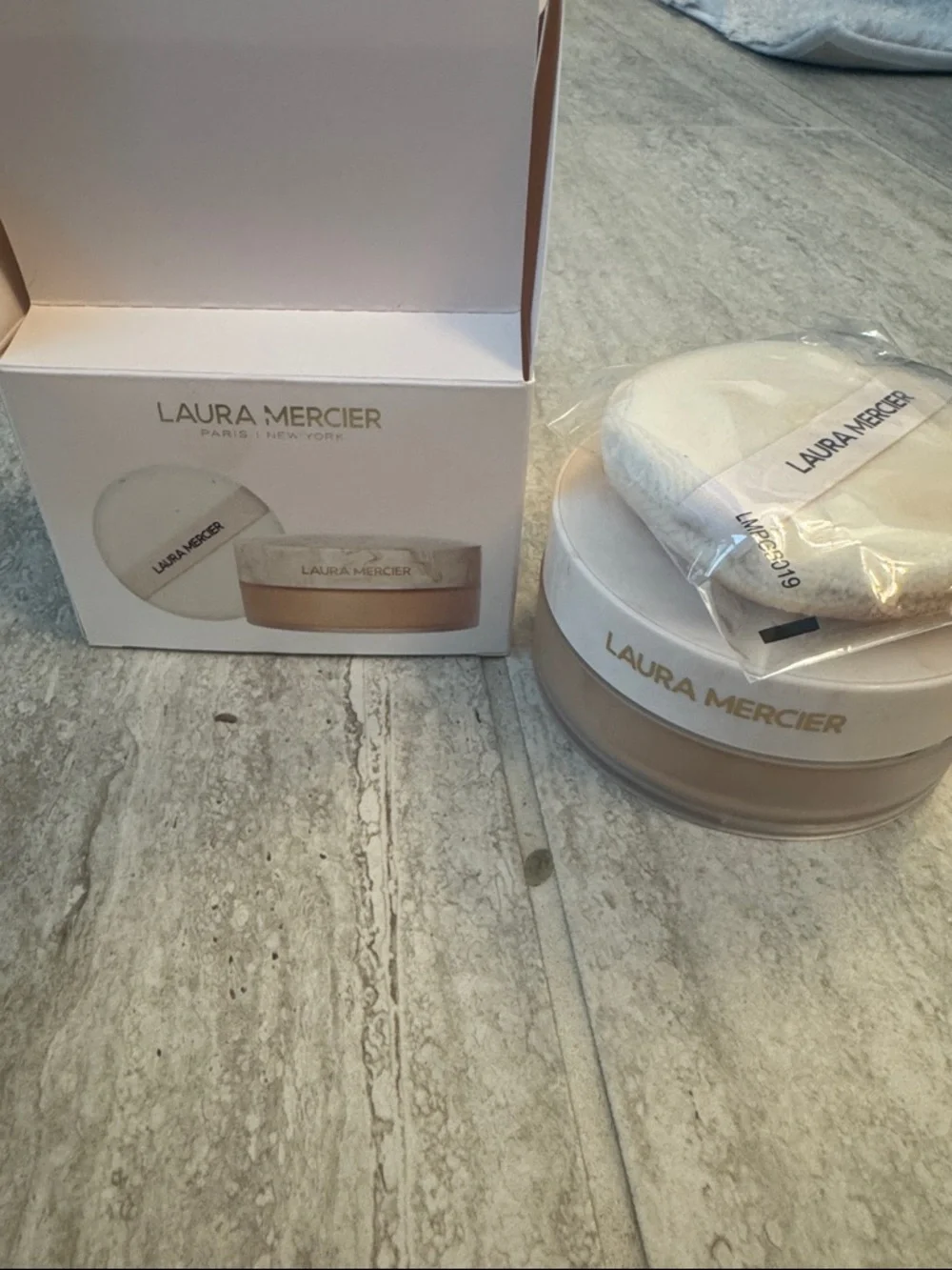 laura mercier Translucent Setting Powder & Puff -Jumbo